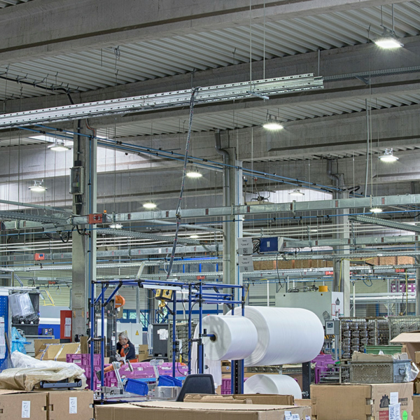 Produktionshalle Licht